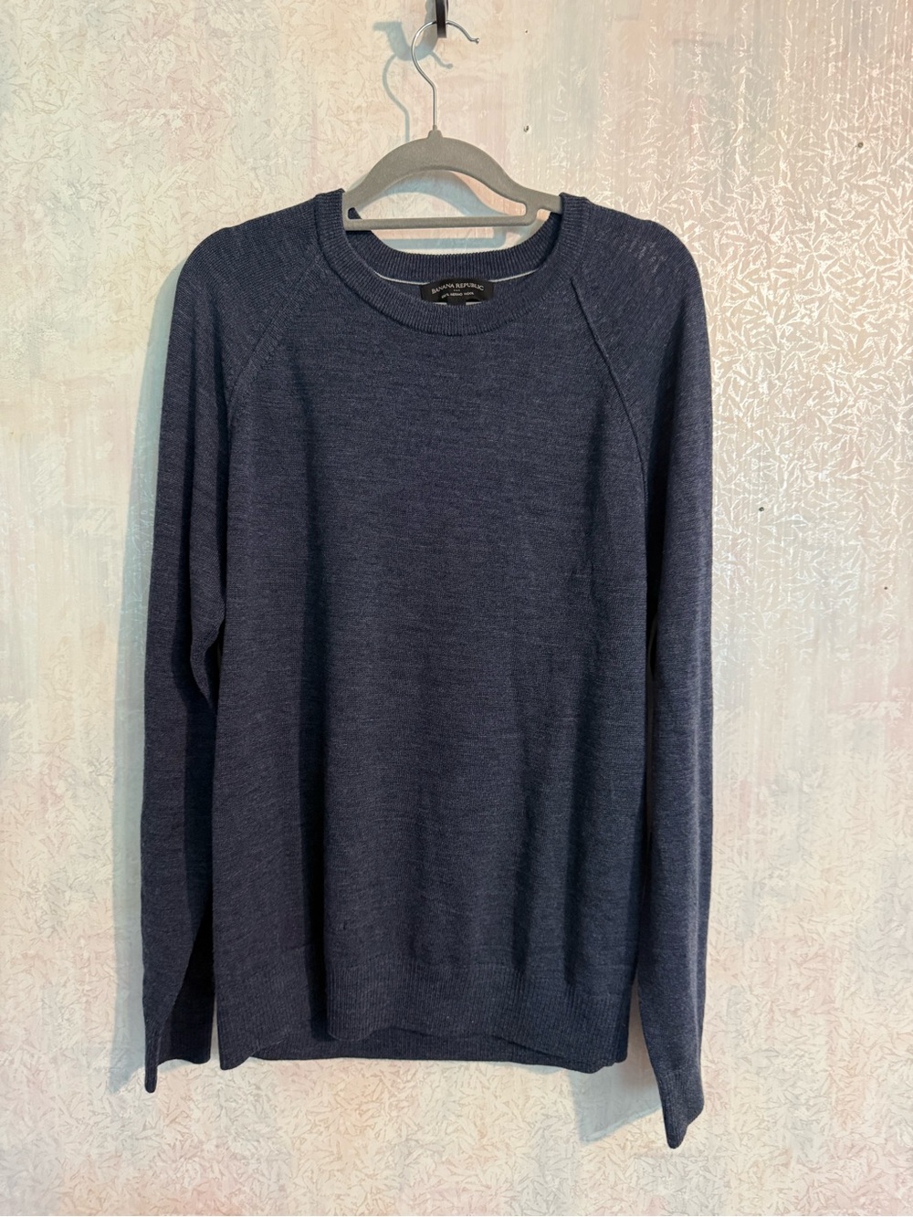 100% Merino Wool Banana Republic Men's Super Soft Crewneck Sweater - Navy Blue